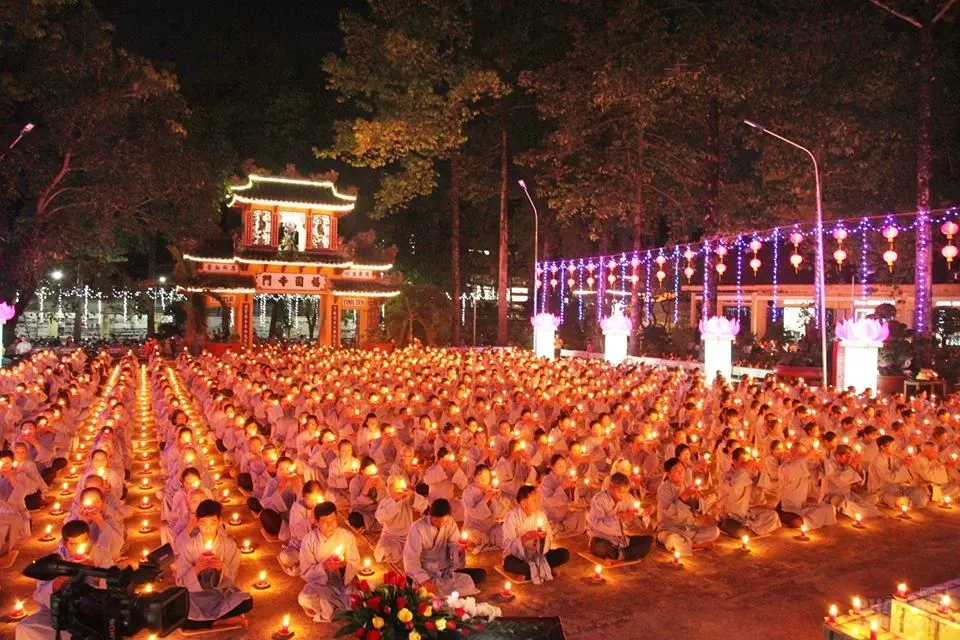 Hàng ngàn người dự lễ vía Phật Di Đà tại Tổ đình Phước Viên image-1731931144632