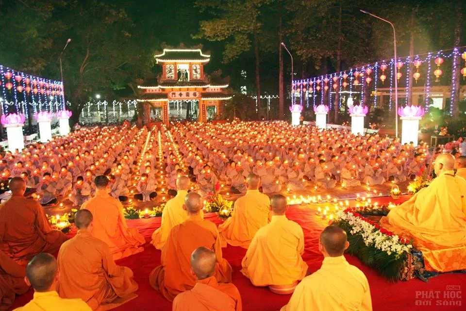 Hàng ngàn người dự lễ vía Phật Di Đà tại Tổ đình Phước Viên image-1731931151477