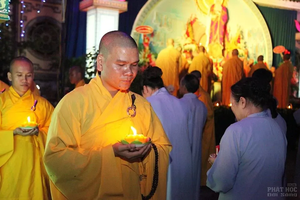 Hàng ngàn người dự lễ vía Phật Di Đà tại Tổ đình Phước Viên image-1731931153751