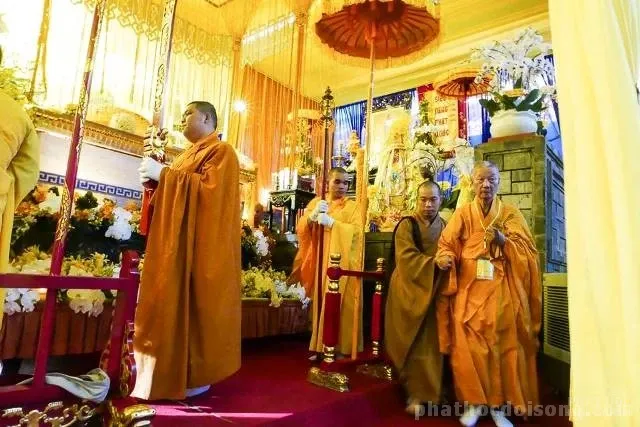 Hàng ngàn người kính bái biệt HT Thích Thiện Bình tại lễ nhập bảo tháp 13 Hàng ngàn người kính bái biệt HT Thích Thiện Bình tại lễ nhập bảo tháp image-1731933125152