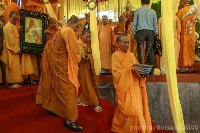 Hàng ngàn người kính bái biệt HT Thích Thiện Bình tại lễ nhập bảo tháp Hàng ngàn người kính bái biệt HT Thích Thiện Bình tại lễ nhập bảo tháp image-1731933130364