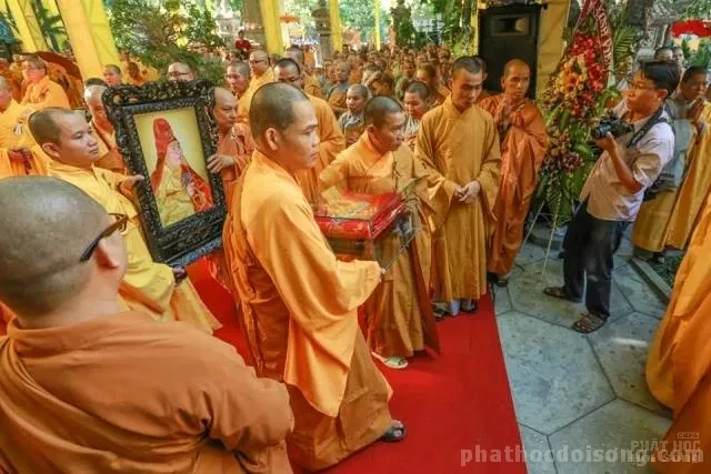 Hàng ngàn người kính bái biệt HT Thích Thiện Bình tại lễ nhập bảo tháp 21 Hàng ngàn người kính bái biệt HT Thích Thiện Bình tại lễ nhập bảo tháp image-1731933130904