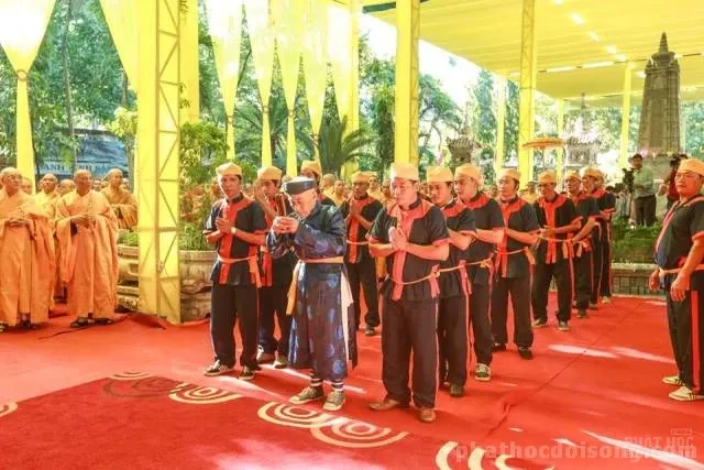 Hàng ngàn người kính bái biệt HT Thích Thiện Bình tại lễ nhập bảo tháp 22 Hàng ngàn người kính bái biệt HT Thích Thiện Bình tại lễ nhập bảo tháp image-1731933131519
