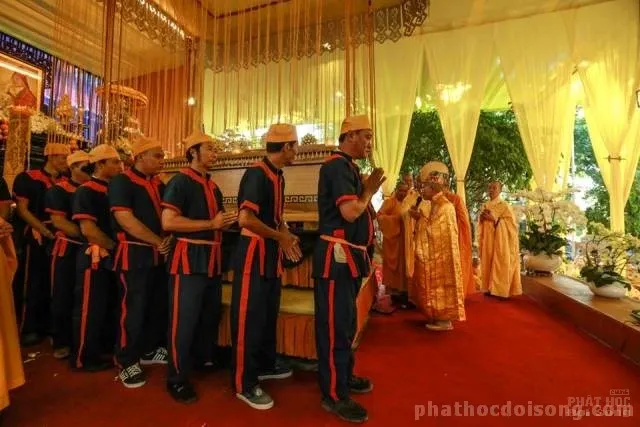 Hàng ngàn người kính bái biệt HT Thích Thiện Bình tại lễ nhập bảo tháp 23 Hàng ngàn người kính bái biệt HT Thích Thiện Bình tại lễ nhập bảo tháp image-1731933132105
