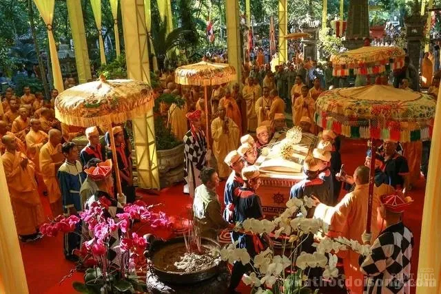 Hàng ngàn người kính bái biệt HT Thích Thiện Bình tại lễ nhập bảo tháp 24 Hàng ngàn người kính bái biệt HT Thích Thiện Bình tại lễ nhập bảo tháp image-1731933132683