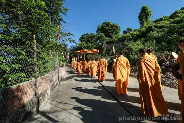 Hàng ngàn người kính bái biệt HT Thích Thiện Bình tại lễ nhập bảo tháp 27 Hàng ngàn người kính bái biệt HT Thích Thiện Bình tại lễ nhập bảo tháp image-1731933134591