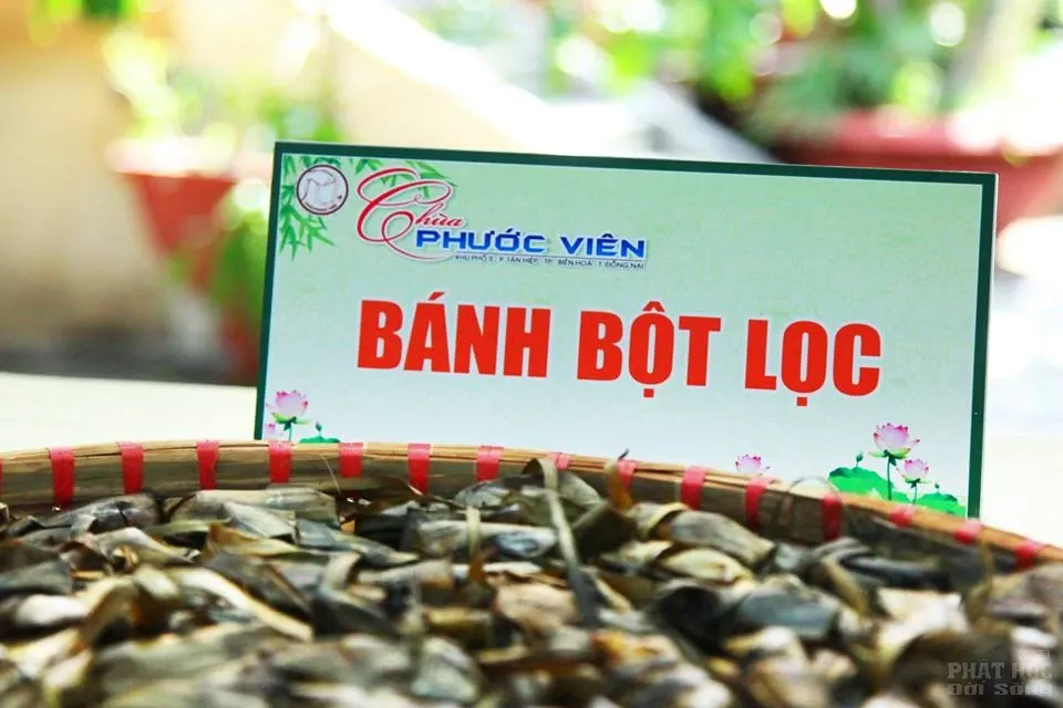 Hàng ngàn người xếp hàng mua vé buffet chay gây quỹ tại chùa Phước Viên image-1732290489787
