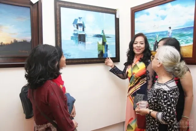 Họa sĩ nữ triển lãm tranh làm từ thiện 3 Họa sĩ nữ triển lãm tranh làm từ thiện image-1731726340203