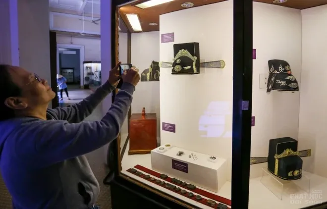 Hoàng bào, vật dụng cung đình triều Nguyễn ở Sài Gòn image-1732287475406