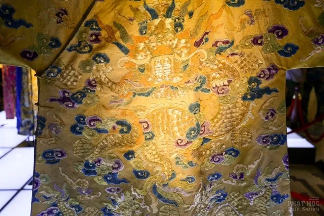 Hoàng bào, vật dụng cung đình triều Nguyễn ở Sài Gòn image-1732287477052