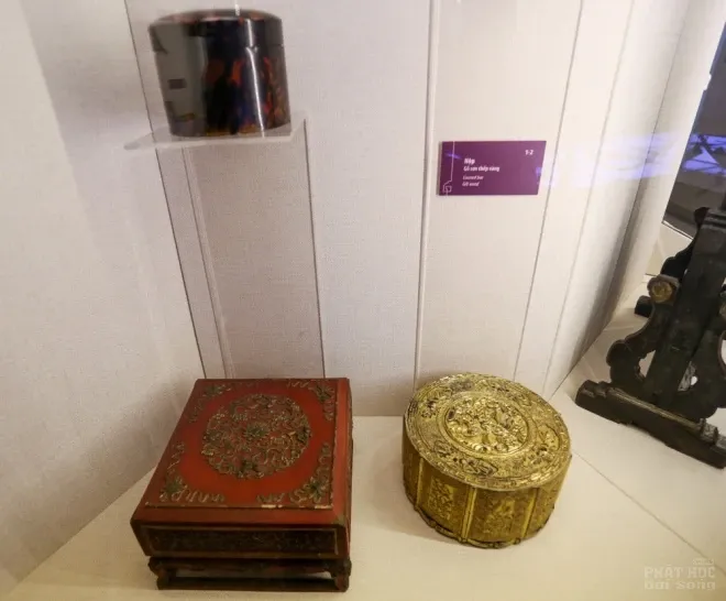 Hoàng bào, vật dụng cung đình triều Nguyễn ở Sài Gòn image-1732287482781