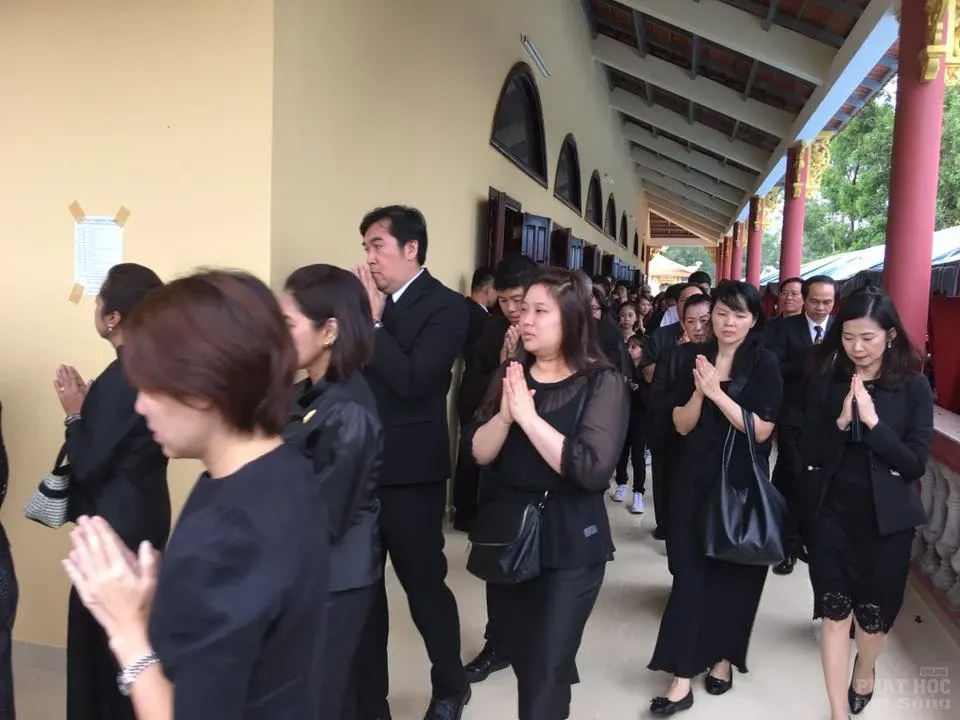 Hoàng gia Thái Lan dâng y Kathina tại chùa Giác Hoàng 6 Hoàng gia Thái Lan dâng y Kathina tại chùa Giác Hoàng image-1731921945283