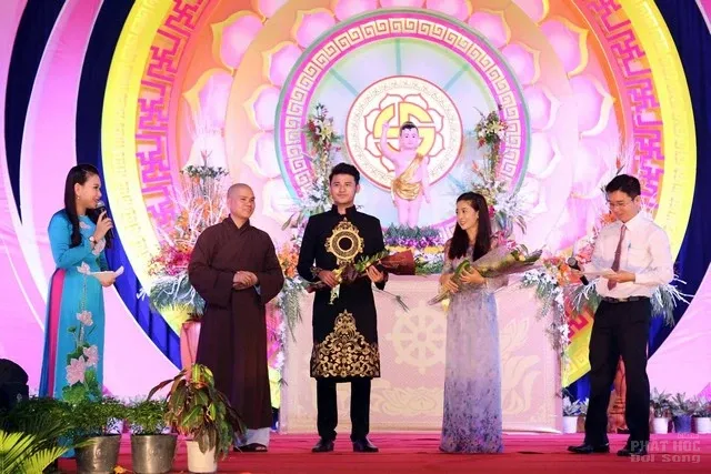 Đêm nhạc ca mừng Phật đản sanh tại Chùa Phước Viên Hoành tráng đêm nhạc ca mừng Phật đản sanh tại Chùa Phước Viên image-1731746907477