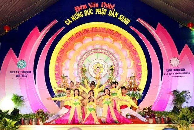 Đêm nhạc ca mừng Phật đản sanh tại Chùa Phước Viên Hoành tráng đêm nhạc ca mừng Phật đản sanh tại Chùa Phước Viên image-1731746912085