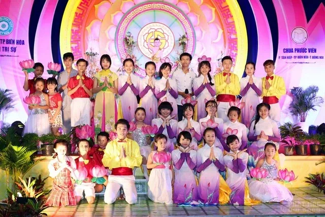 Hoành tráng đêm nhạc ca mừng Phật đản sanh tại Chùa Phước Viên 9 Hoành tráng đêm nhạc ca mừng Phật đản sanh tại Chùa Phước Viên image-1731746914953