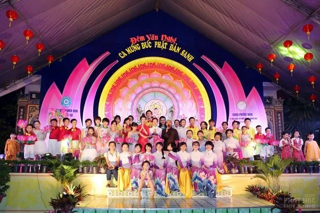 Đêm nhạc ca mừng Phật đản sanh tại Chùa Phước Viên Hoành tráng đêm nhạc ca mừng Phật đản sanh tại Chùa Phước Viên image-1731746916078