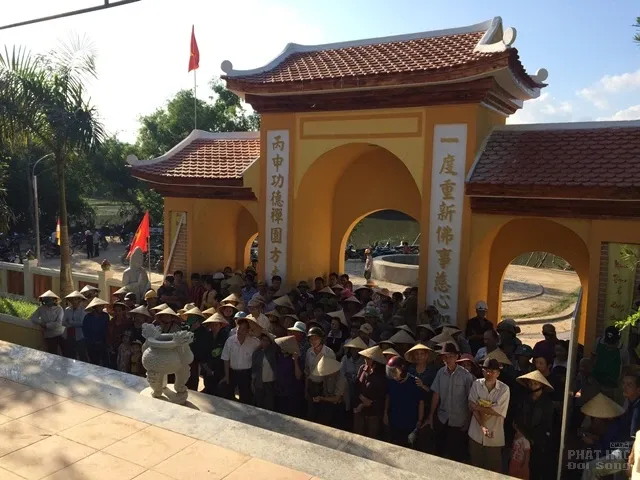 Hội thân hữu Già Lam bảo trợ (Mỹ) tặng 200 phần quà người dân vùng lũ image-1731919443081