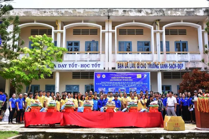 Hội Từ thiện Tịnh xá Lộc Uyển đi ủy lạo tại Cà Mau image-1731943675905