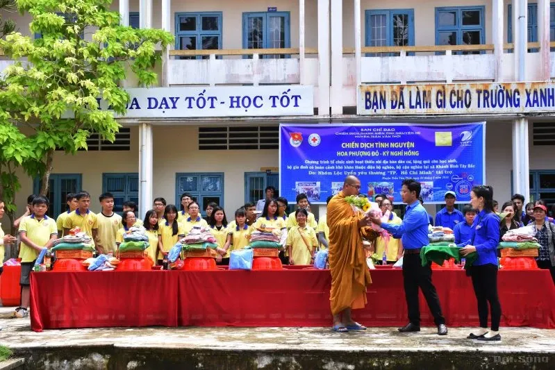 Hội Từ thiện Tịnh xá Lộc Uyển đi ủy lạo tại Cà Mau image-1731943678679