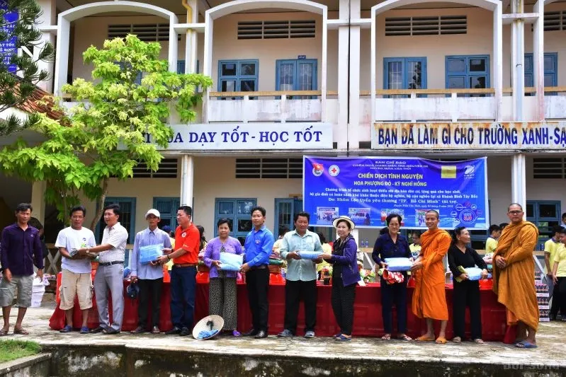 Hội Từ thiện Tịnh xá Lộc Uyển đi ủy lạo tại Cà Mau image-1731943682356