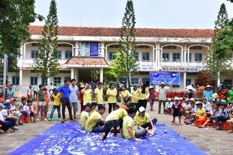 Hội Từ thiện Tịnh xá Lộc Uyển đi ủy lạo tại Cà Mau image-1731943686149