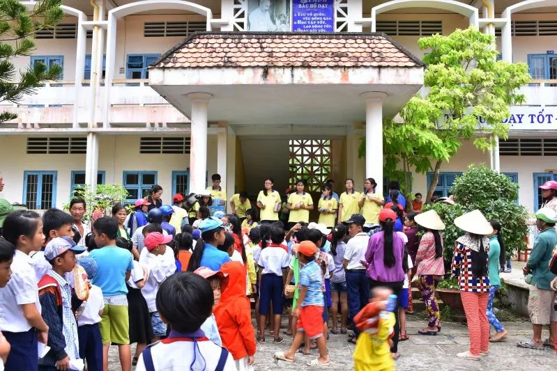 Hội Từ thiện Tịnh xá Lộc Uyển đi ủy lạo tại Cà Mau image-1731943689935