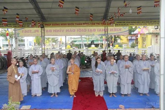 HT Thích Minh Thông khai đạo giới tử tại Giới đàn Vĩnh Đạt image-1731944118439