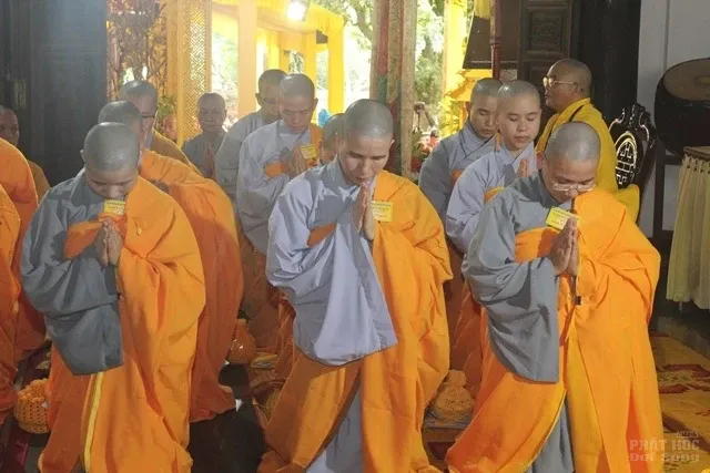 Huế: Đại giới đàn Giác Phong tấn đàn Tỳ kheo & Tỳ kheo Ni 17 Huế: Đại giới đàn Giác Phong tấn đàn Tỳ kheo & Tỳ kheo Ni image-1731727134774