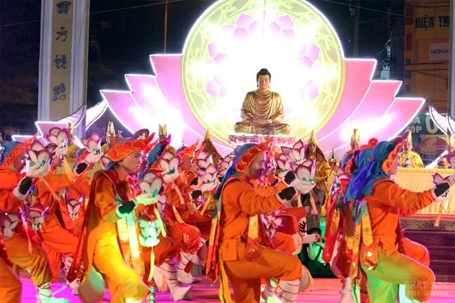 Huế đưa Phật giáo vào Festival image-1731746161076
