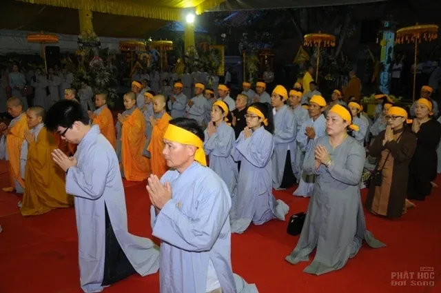 Huế: Hàng ngàn người ngậm ngùi cung tống kim quan HT Thích Chơn Thiện nhập bảo tháp image-1731933041505