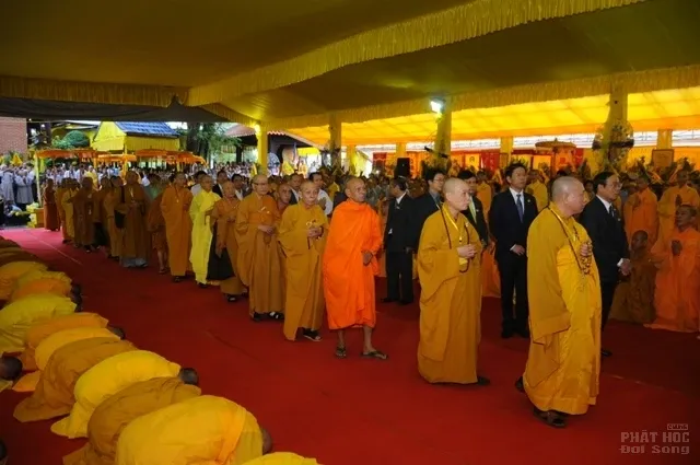 Huế: Hàng ngàn người ngậm ngùi cung tống kim quan HT Thích Chơn Thiện nhập bảo tháp image-1731933042166