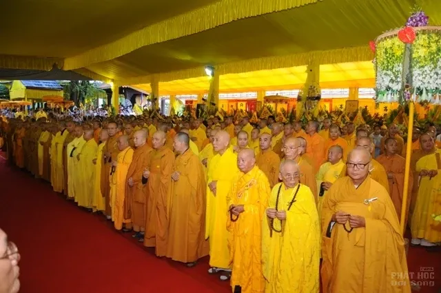 Huế: Hàng ngàn người ngậm ngùi cung tống kim quan HT Thích Chơn Thiện nhập bảo tháp image-1731933044216