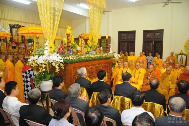 Huế: Hàng ngàn người ngậm ngùi cung tống kim quan HT Thích Chơn Thiện nhập bảo tháp image-1731933044930