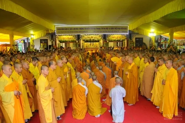 Huế: Hàng ngàn người ngậm ngùi cung tống kim quan HT Thích Chơn Thiện nhập bảo tháp image-1731933046387