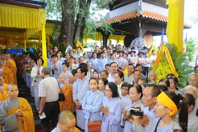 Huế: Hàng ngàn người ngậm ngùi cung tống kim quan HT Thích Chơn Thiện nhập bảo tháp image-1731933047109