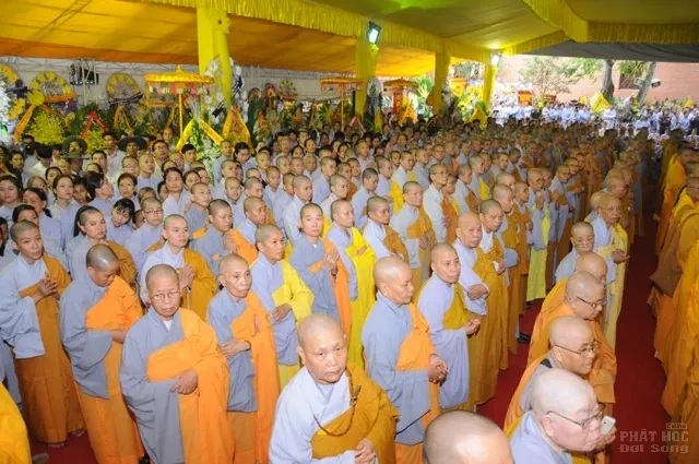 Huế: Hàng ngàn người ngậm ngùi cung tống kim quan HT Thích Chơn Thiện nhập bảo tháp image-1731933047809