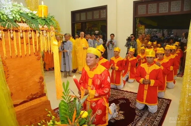 Huế: Hàng ngàn người ngậm ngùi cung tống kim quan HT Thích Chơn Thiện nhập bảo tháp image-1731933048548