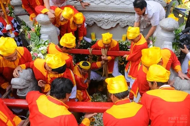 Huế: Hàng ngàn người ngậm ngùi cung tống kim quan HT Thích Chơn Thiện nhập bảo tháp image-1731933057452