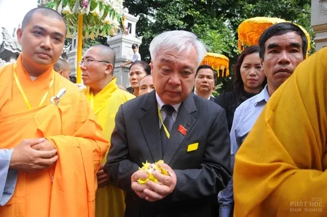 Huế: Hàng ngàn người ngậm ngùi cung tống kim quan HT Thích Chơn Thiện nhập bảo tháp image-1731933058157