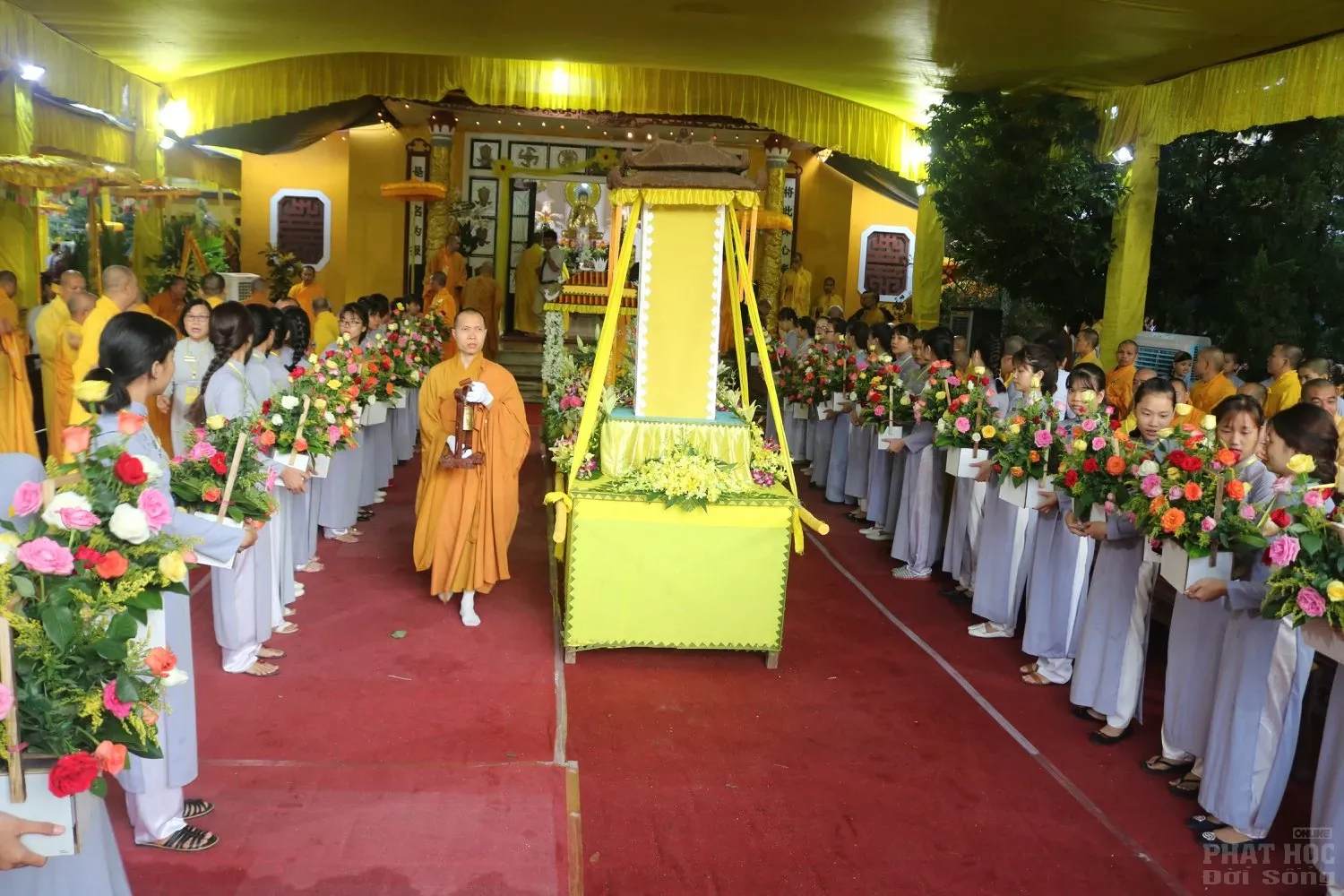 Huế: Lễ cung tống kim quan nhập bảo tháp cố HT.Thích Đức Phương 14 Huế: Lễ cung tống kim quan nhập bảo tháp cố HT.Thích Đức Phương image-1732291554603