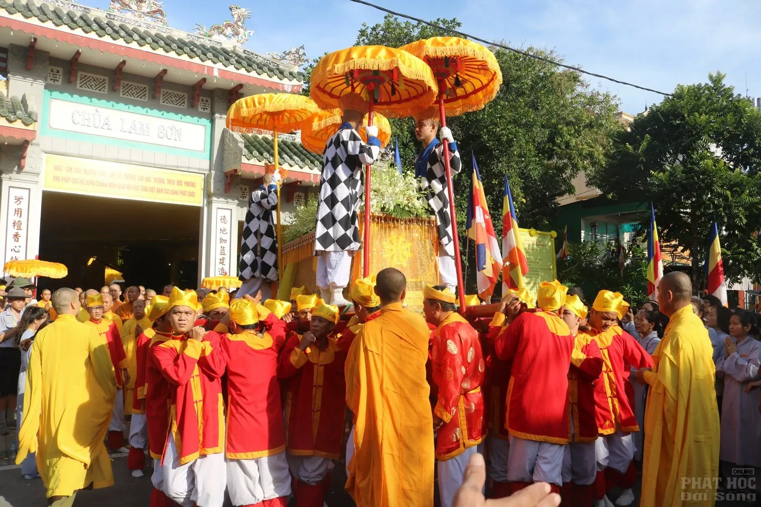 Huế: Lễ cung tống kim quan nhập bảo tháp cố HT.Thích Đức Phương image-1732291567920