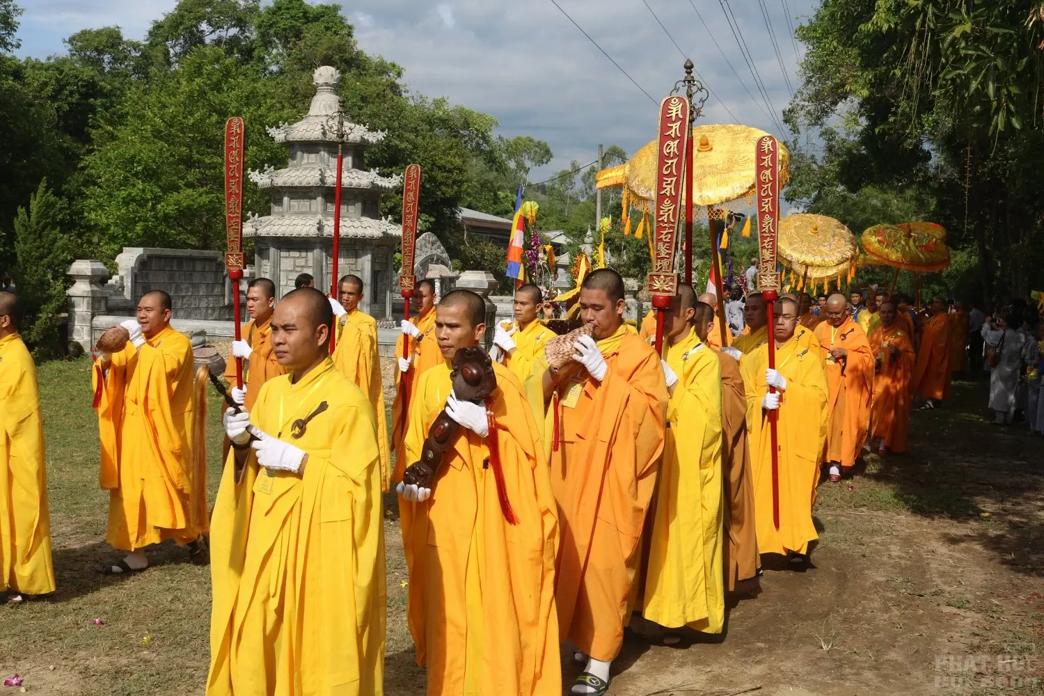 Huế: Lễ cung tống kim quan nhập bảo tháp cố HT.Thích Đức Phương 31 Huế: Lễ cung tống kim quan nhập bảo tháp cố HT.Thích Đức Phương image-1732291583529