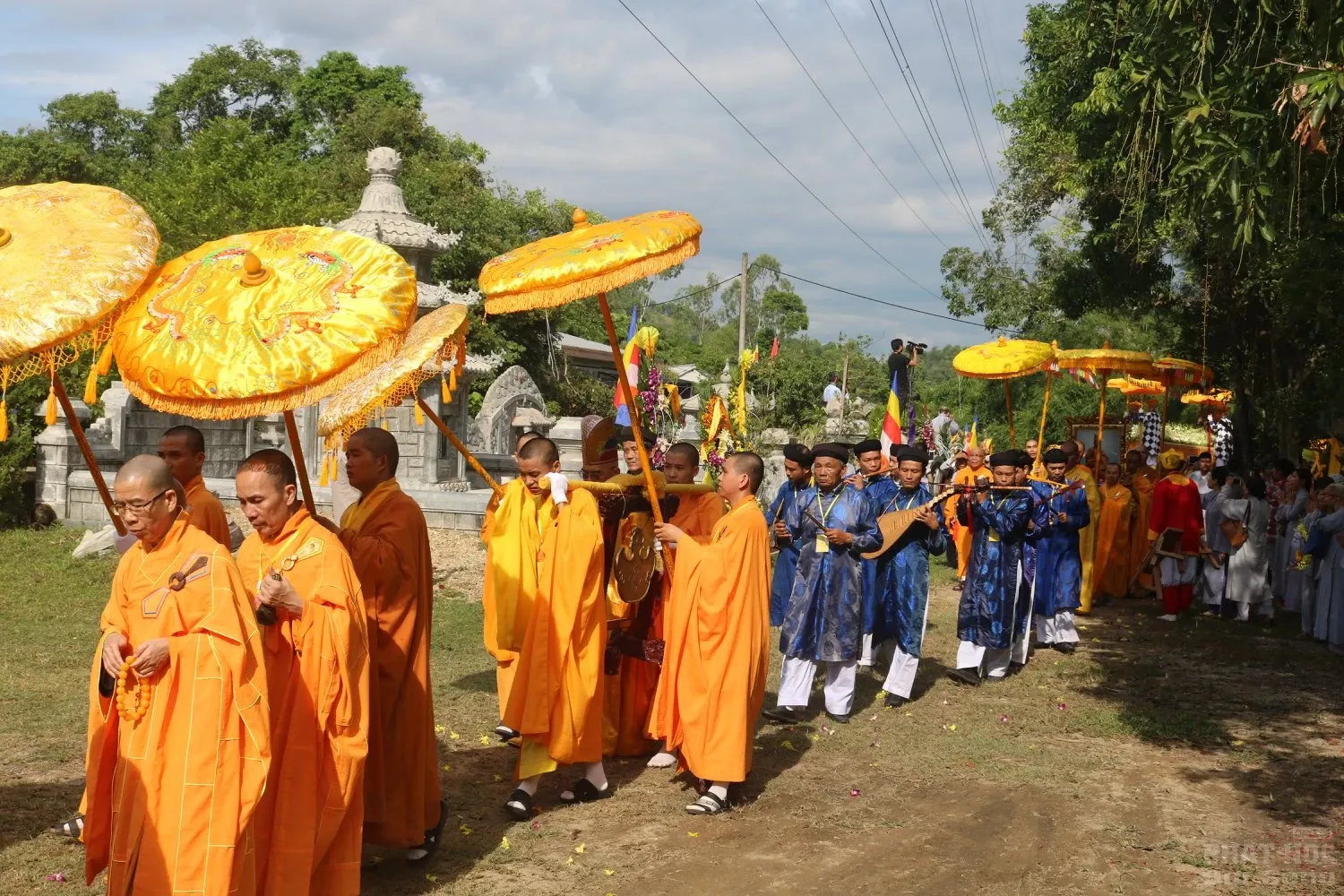 Huế: Lễ cung tống kim quan nhập bảo tháp cố HT.Thích Đức Phương 34 Huế: Lễ cung tống kim quan nhập bảo tháp cố HT.Thích Đức Phương image-1732291588790