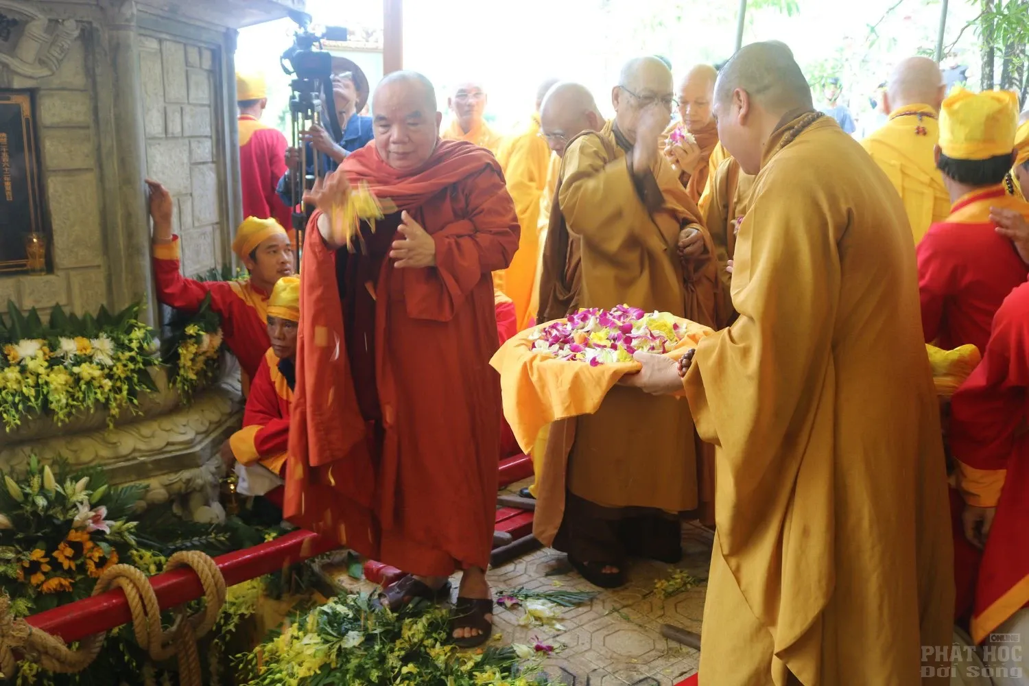 Huế: Lễ cung tống kim quan nhập bảo tháp cố HT.Thích Đức Phương image-1732291604281