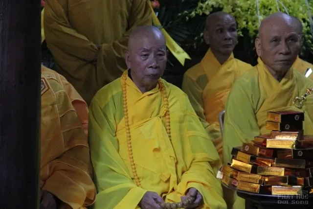 Huế: Lễ húy nhật lần thứ 40 cố HT. Thích Thiện Minh tại chùa Thuyền Tôn 7 Huế: Lễ húy nhật lần thứ 40 cố HT. Thích Thiện Minh tại chùa Thuyền Tôn image-1732286225872