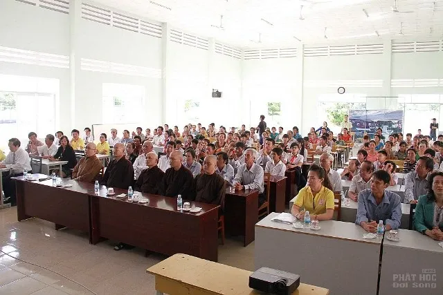 Khám bệnh, cấp phát thuốc cho người nghèo và tặng xe đạp cho học sinh có hoàn cảnh khó khăn 2 Khám bệnh, cấp phát thuốc cho người nghèo và tặng xe đạp cho học sinh có hoàn cảnh khó khăn image-1731725782221