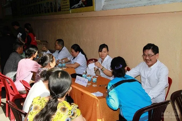 Khám bệnh, cấp phát thuốc cho người nghèo và tặng xe đạp cho học sinh có hoàn cảnh khó khăn 8 Khám bệnh, cấp phát thuốc cho người nghèo và tặng xe đạp cho học sinh có hoàn cảnh khó khăn image-1731725785233