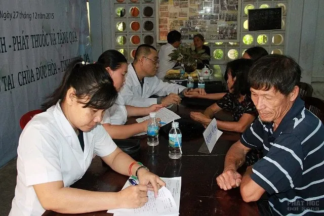 Khám bệnh, cấp phát thuốc cho người nghèo và tặng xe đạp cho học sinh có hoàn cảnh khó khăn 9 Khám bệnh, cấp phát thuốc cho người nghèo và tặng xe đạp cho học sinh có hoàn cảnh khó khăn image-1731725785774