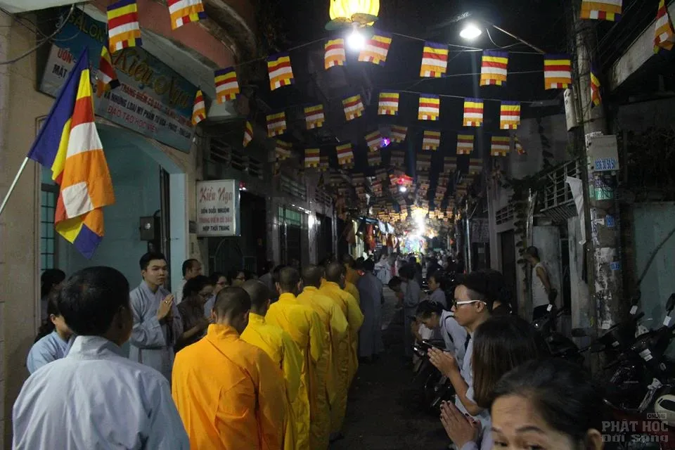 Khu phố Bình Đa hân hoan mừng Phật đản image-1731746615937