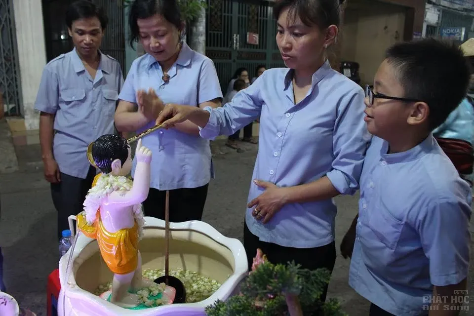 Khu phố Bình Đa hân hoan mừng Phật đản image-1731746628027